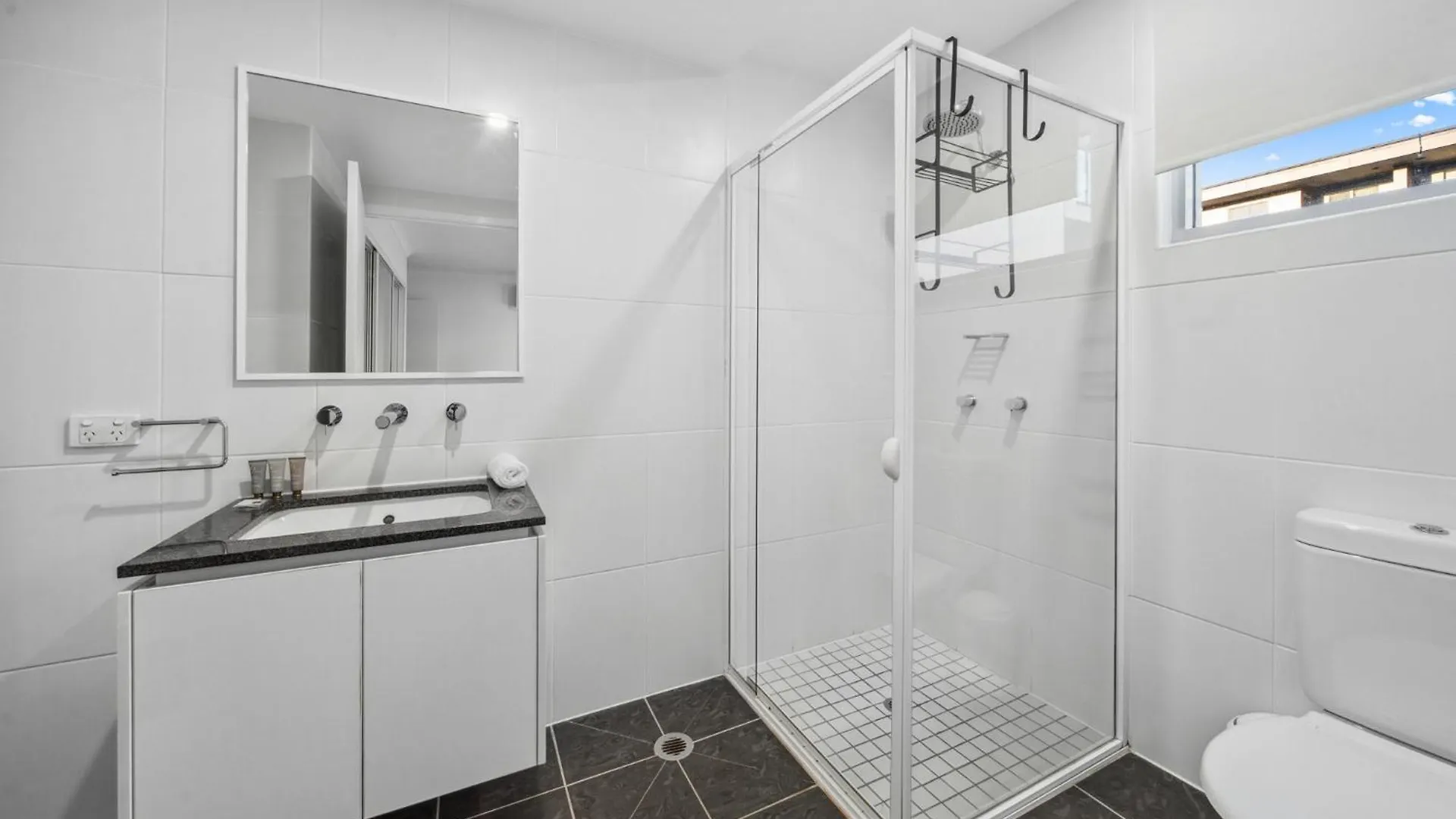 Convenient 2-Bed With Pool By Parks & Amenities Apartment Canberra
